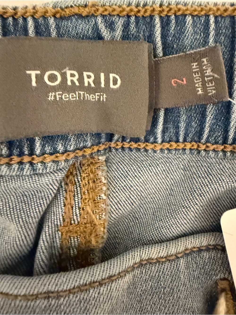 Torrid Size 2 Crop Weekend Wide Leg Jeans Light Wash Pull On Denim Capris NWT - Picture 4 of 7
